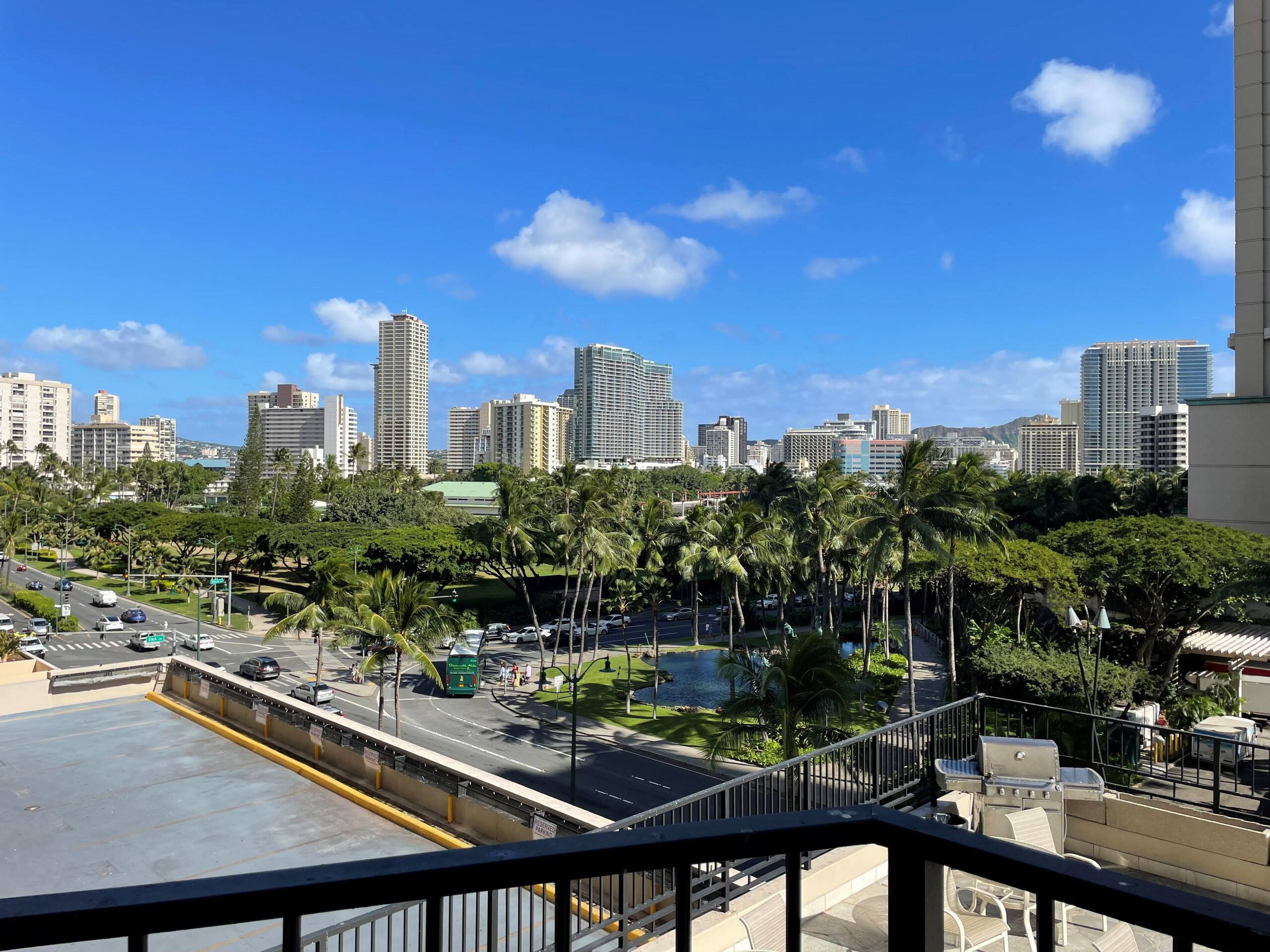 Condo in Honolulu · ★4.62 · Studio · 1 bed · 1 private bath - Image 11