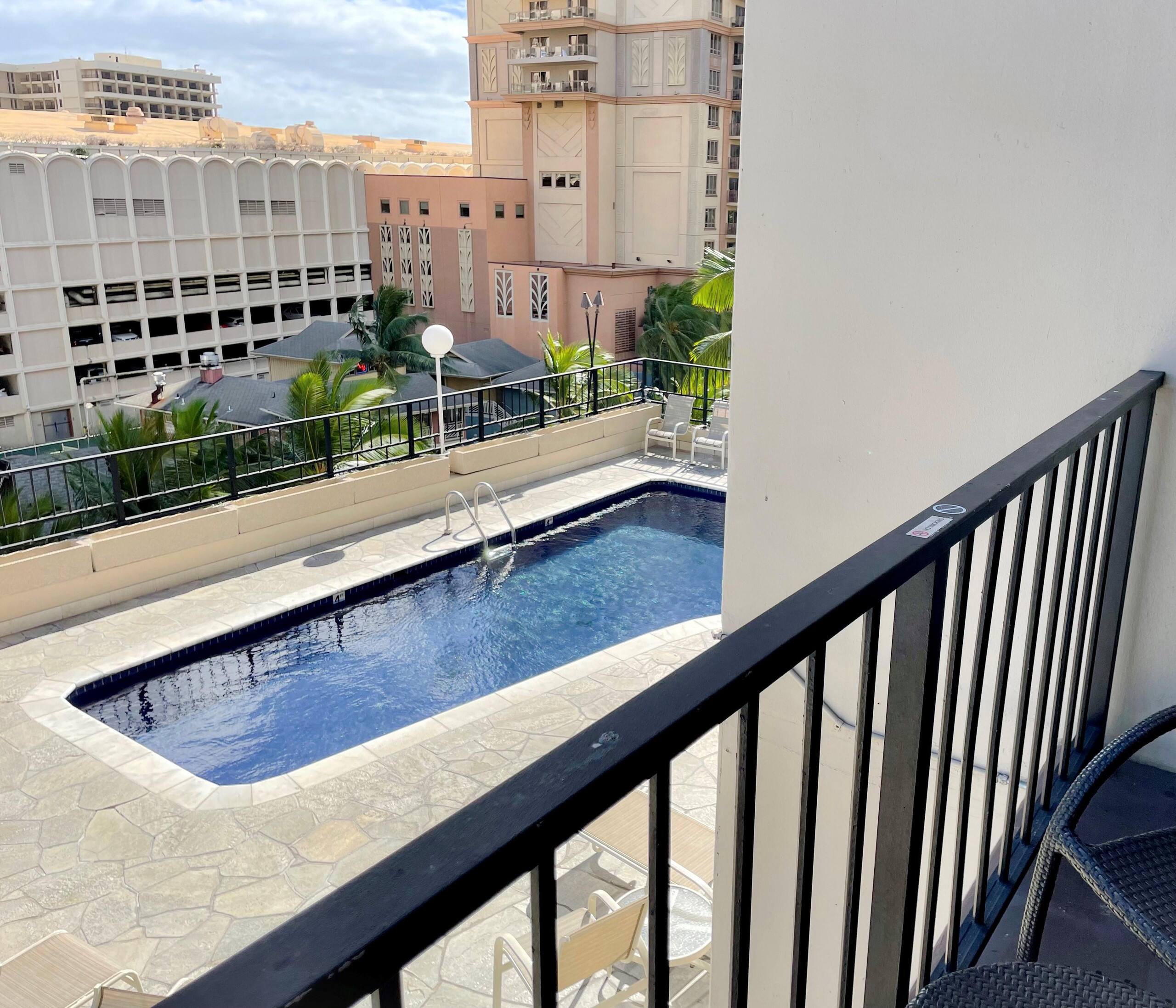 Condo in Honolulu · ★4.62 · Studio · 1 bed · 1 private bath - Image 12