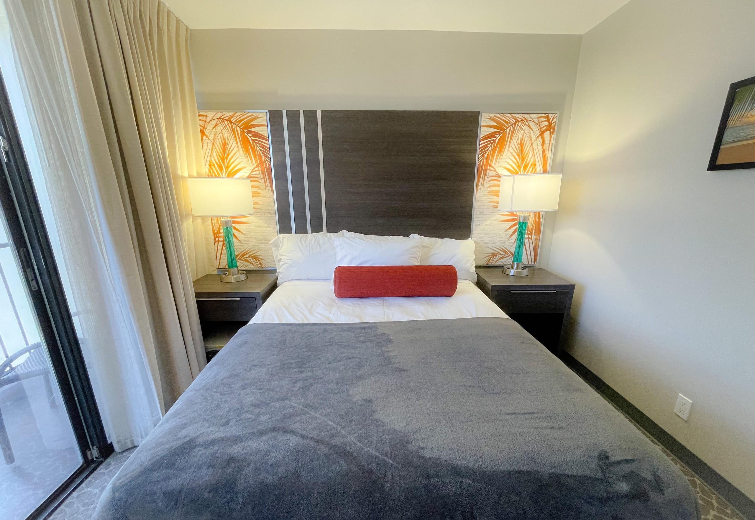 Condo in Honolulu · ★4.62 · Studio · 1 bed · 1 private bath - Image 3