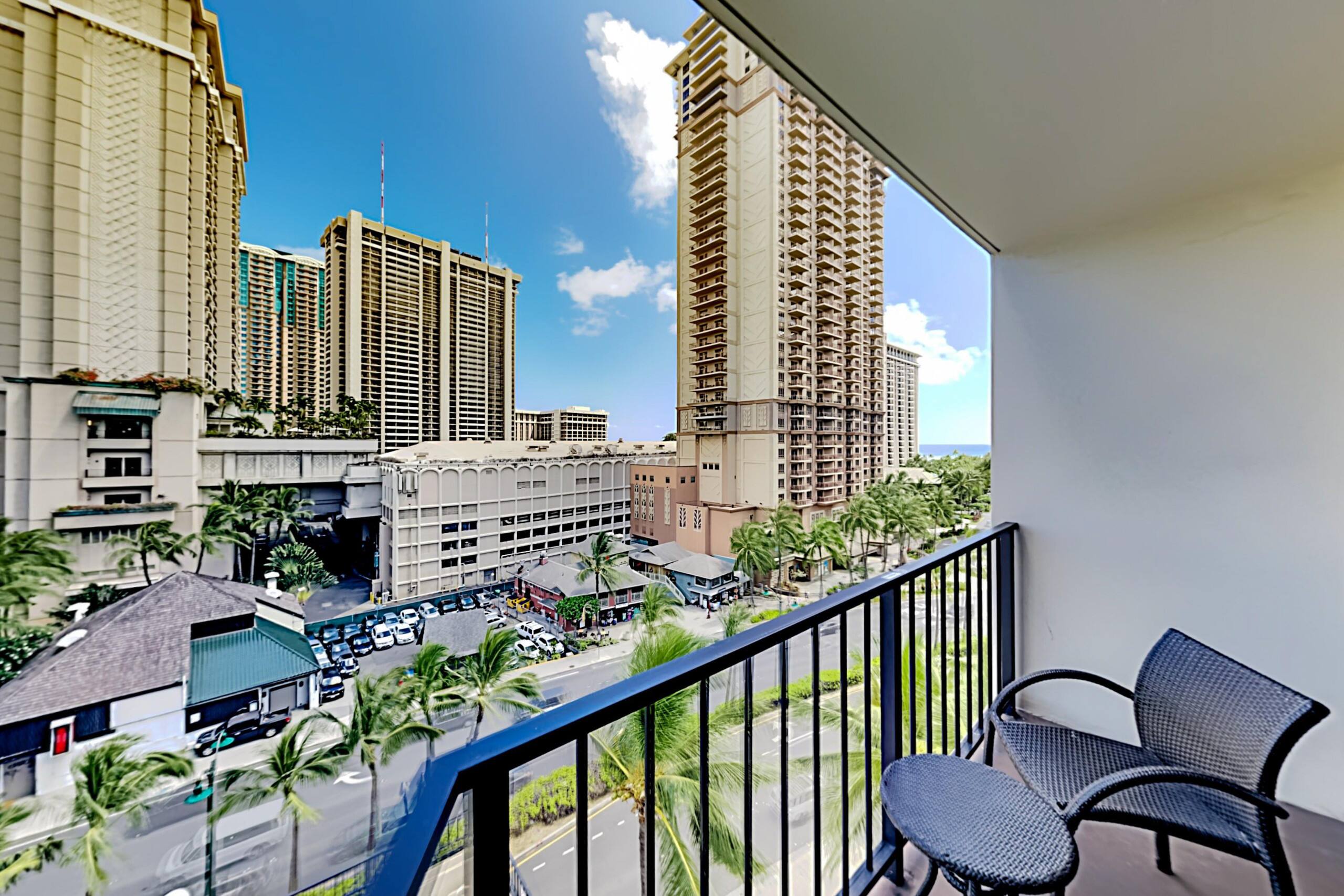 Condo in Honolulu · ★4.51 · Studio · 3 beds · 1 private bath - Image 10