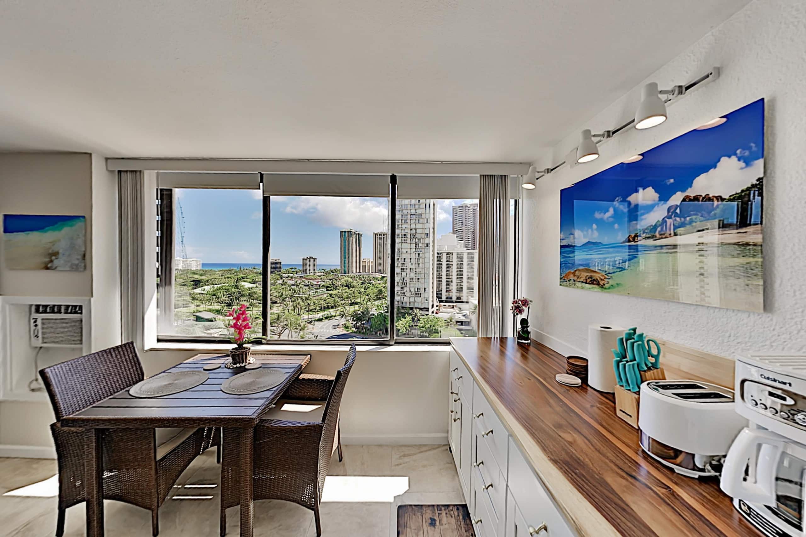 Condo in Honolulu · ★4.57 · Studio · 1 bed · 1 private bath - Image 9
