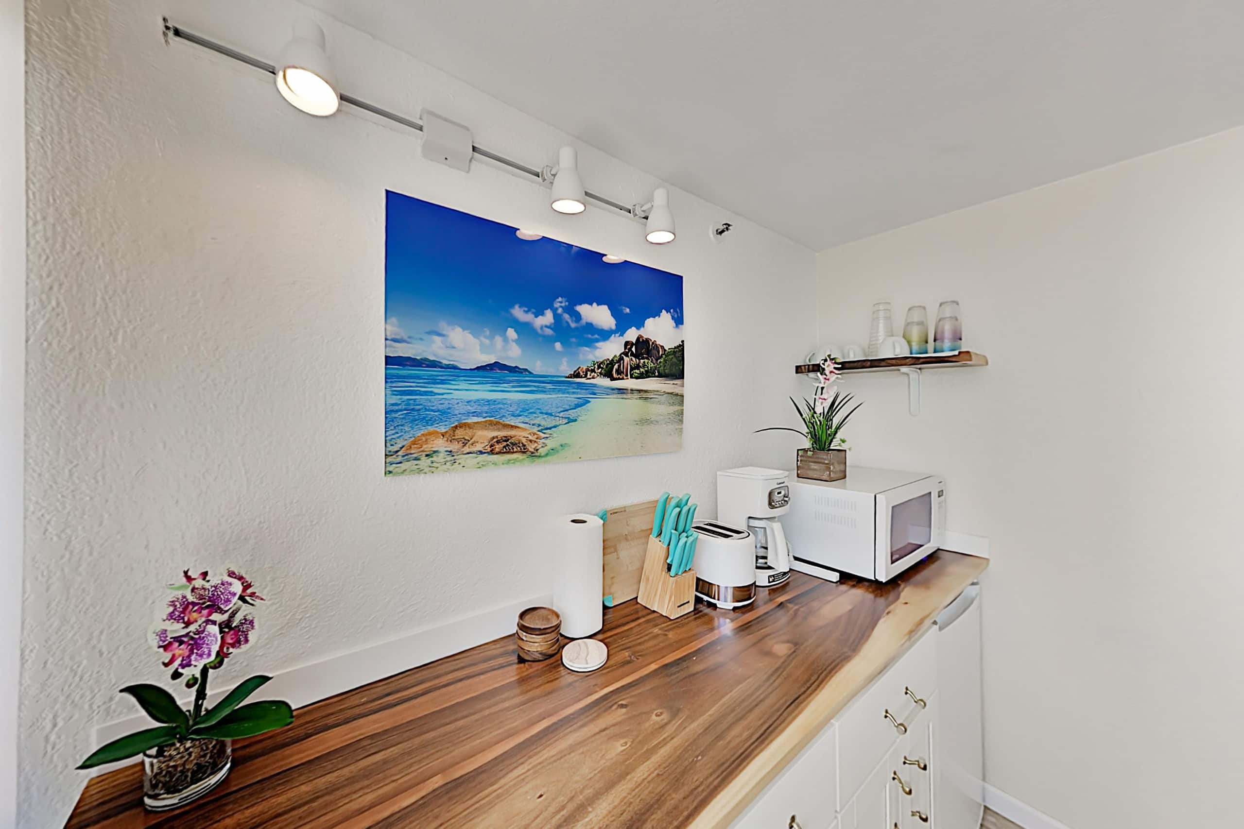 Condo in Honolulu · ★4.57 · Studio · 1 bed · 1 private bath - Image 7