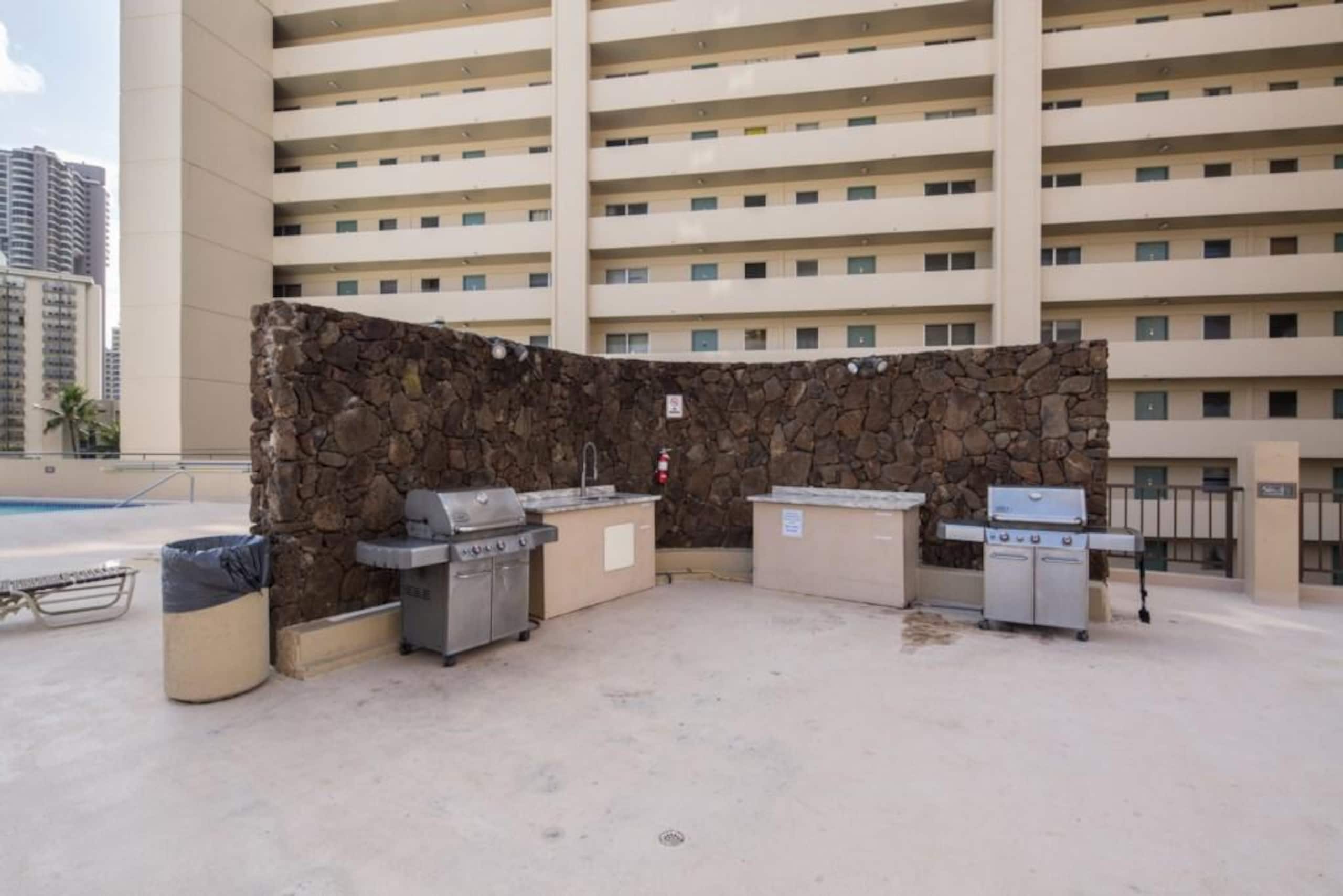 Condo in Honolulu · ★4.57 · Studio · 1 bed · 1 private bath - Image 19