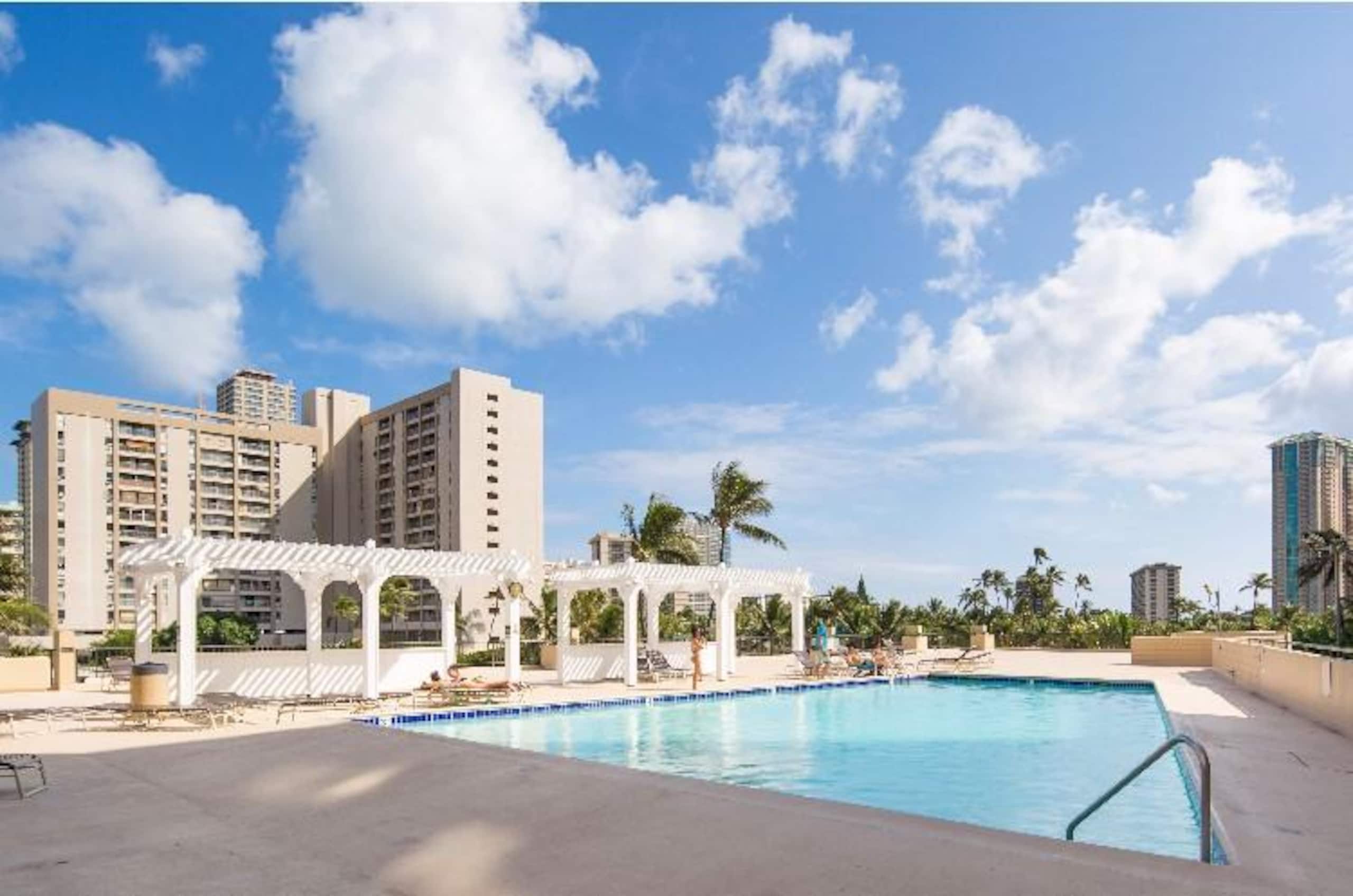 Condo in Honolulu · ★4.57 · Studio · 1 bed · 1 private bath - Image 21
