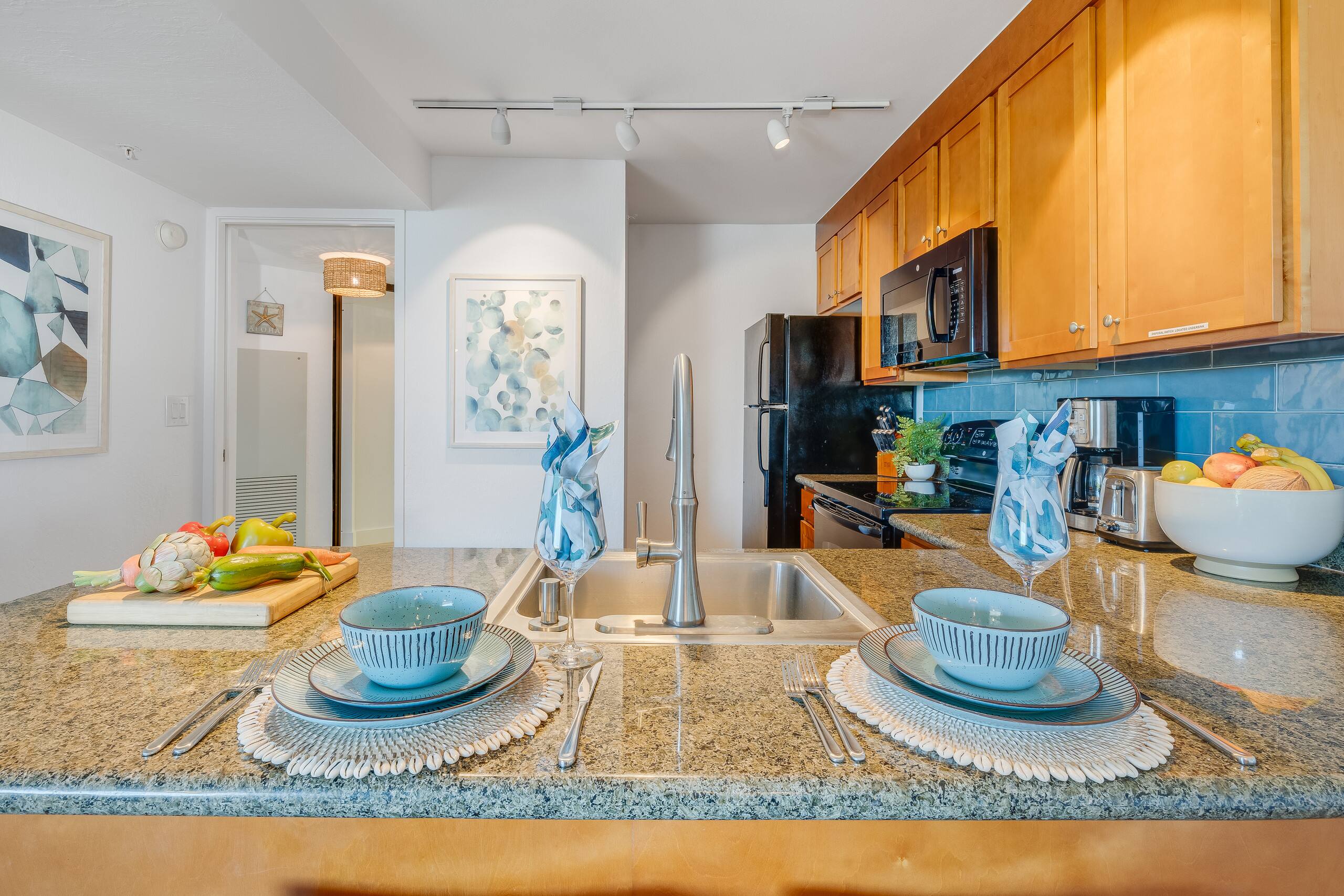 Condo in Lahaina · ★4.87 · 1 bedroom · 2 beds · 1 bath - Image 5