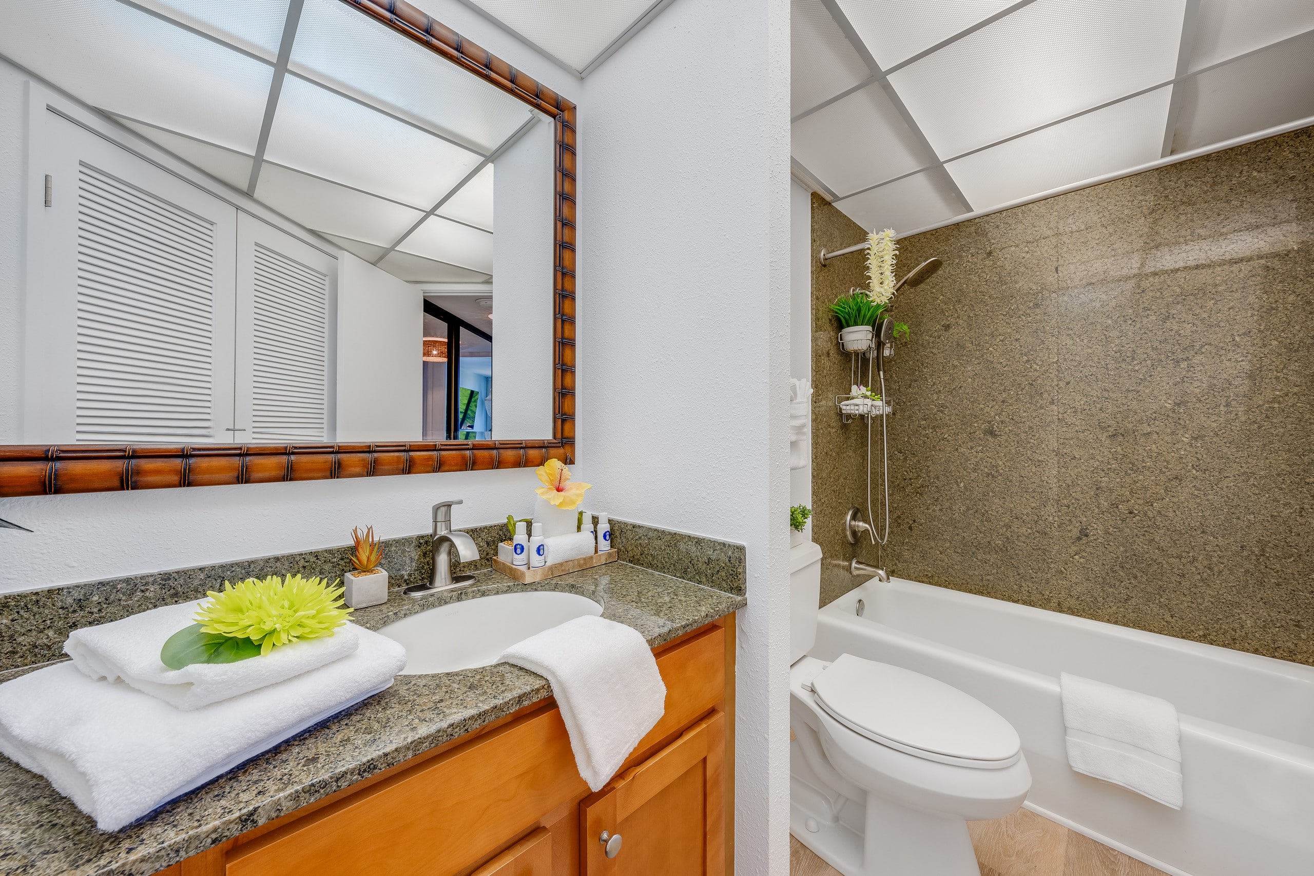 Condo in Lahaina · ★4.87 · 1 bedroom · 2 beds · 1 bath - Image 18