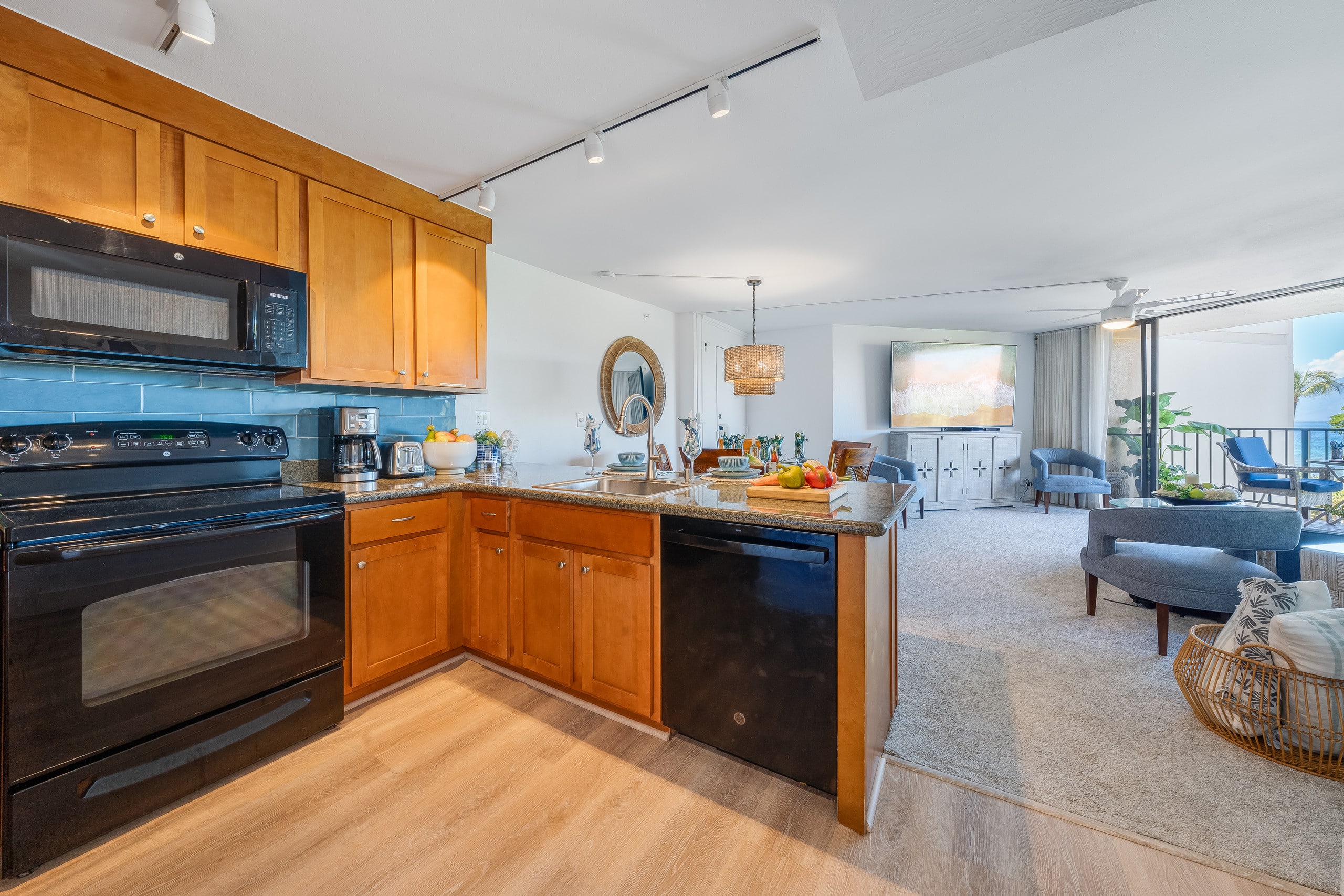 Condo in Lahaina · ★4.87 · 1 bedroom · 2 beds · 1 bath - Image 6