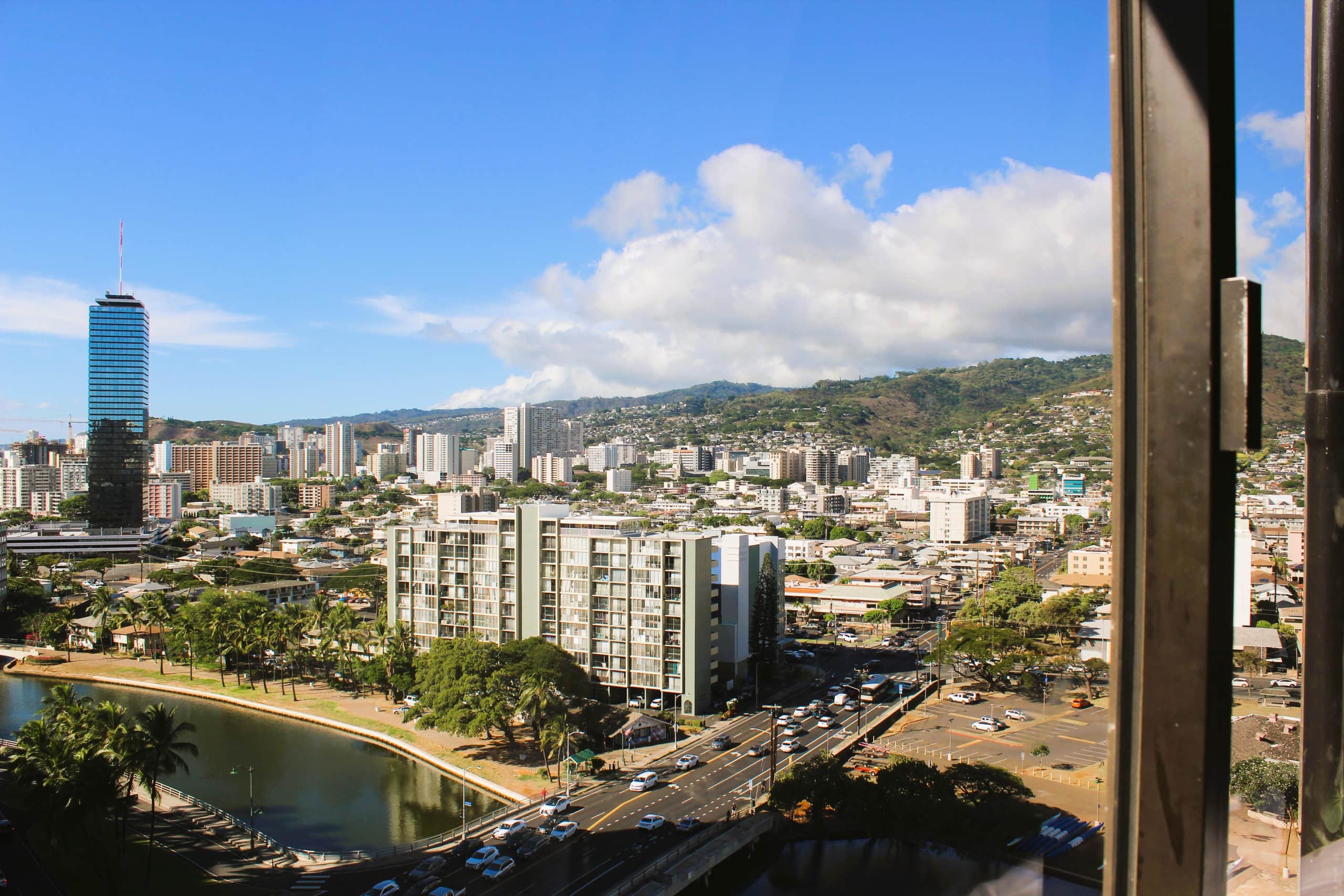 Condo in Honolulu · ★4.26 · Studio · 1 bed · 1 private bath - Image 13
