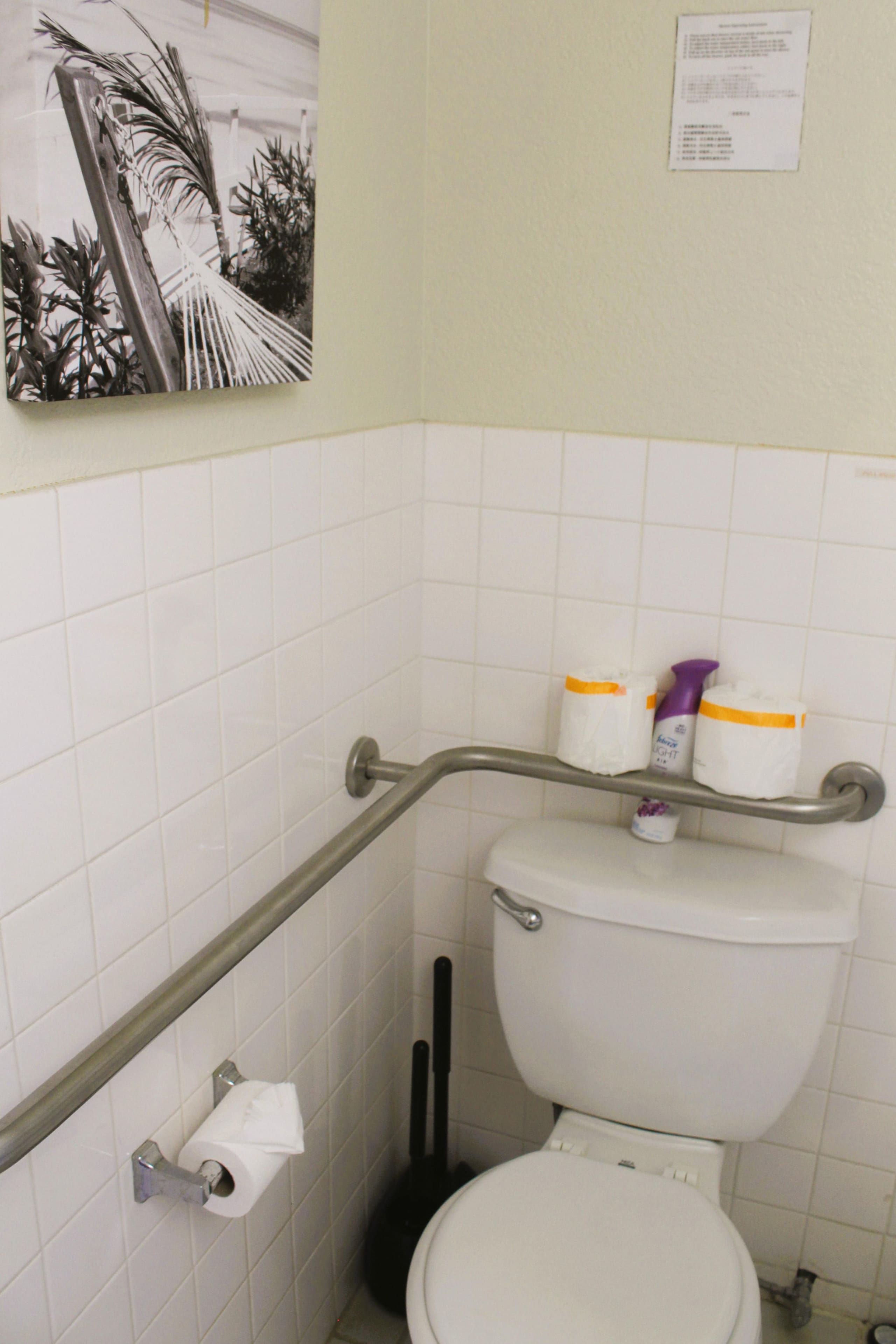 Condo in Honolulu · ★4.26 · Studio · 1 bed · 1 private bath - Image 9