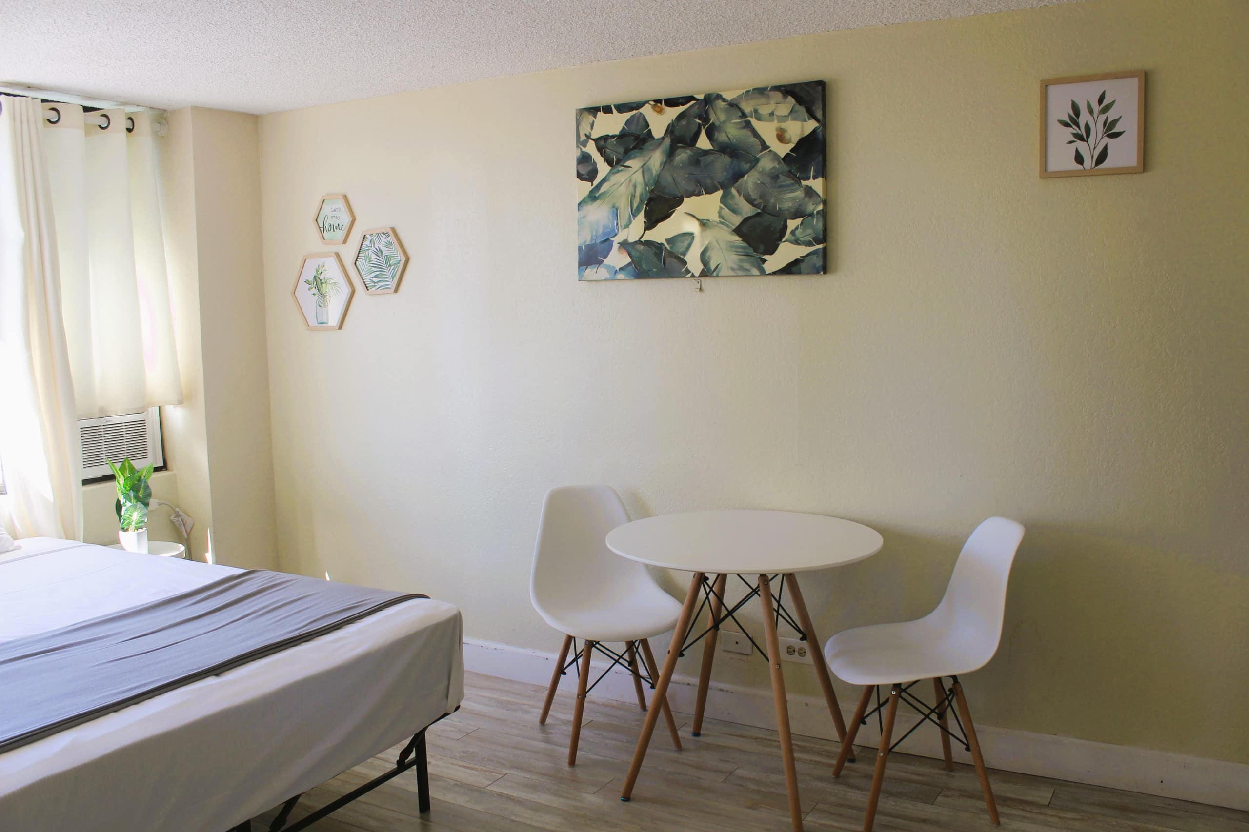 Condo in Honolulu · ★4.26 · Studio · 1 bed · 1 private bath - Image 6