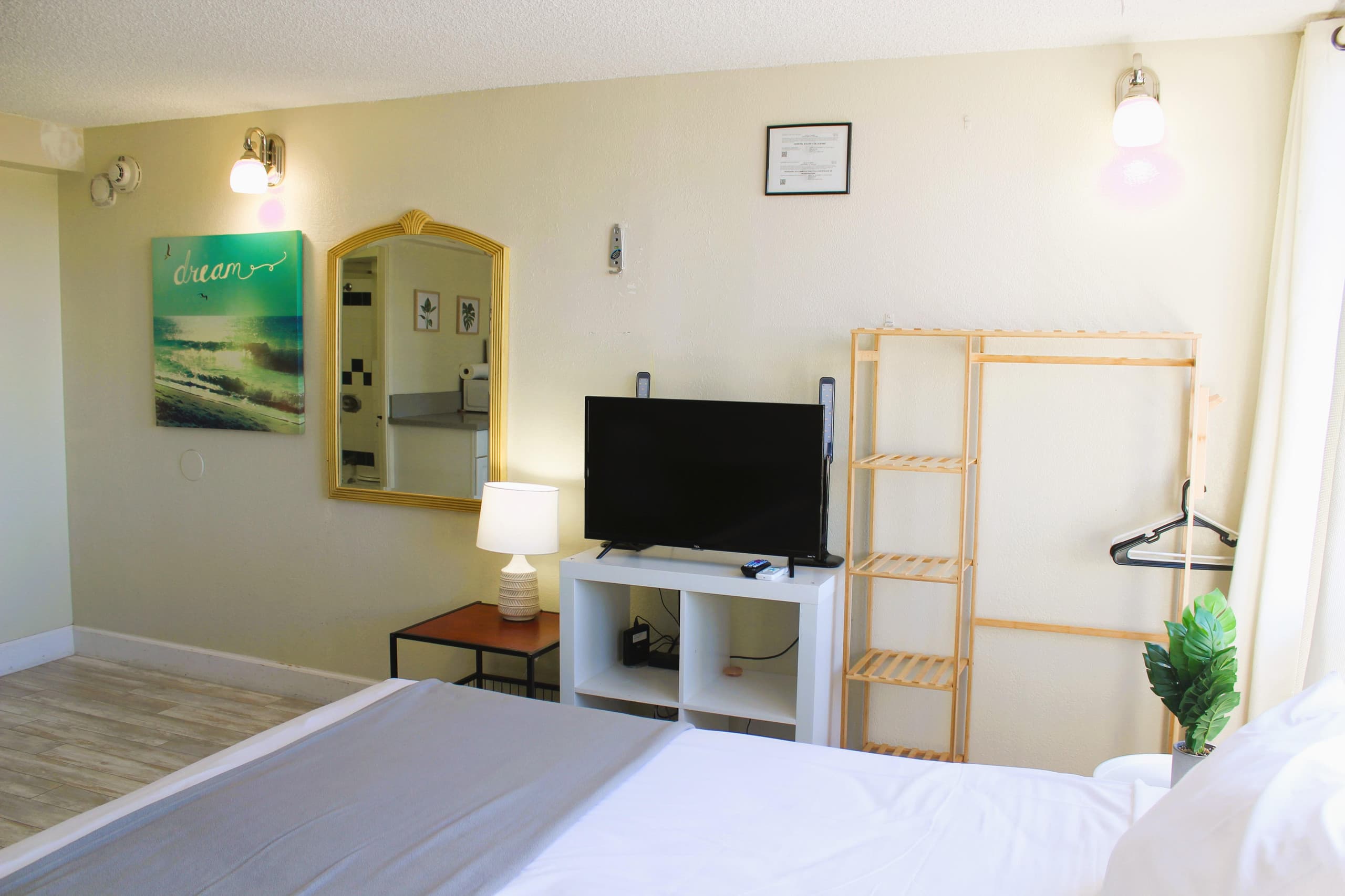 Condo in Honolulu · ★4.26 · Studio · 1 bed · 1 private bath - Image 1