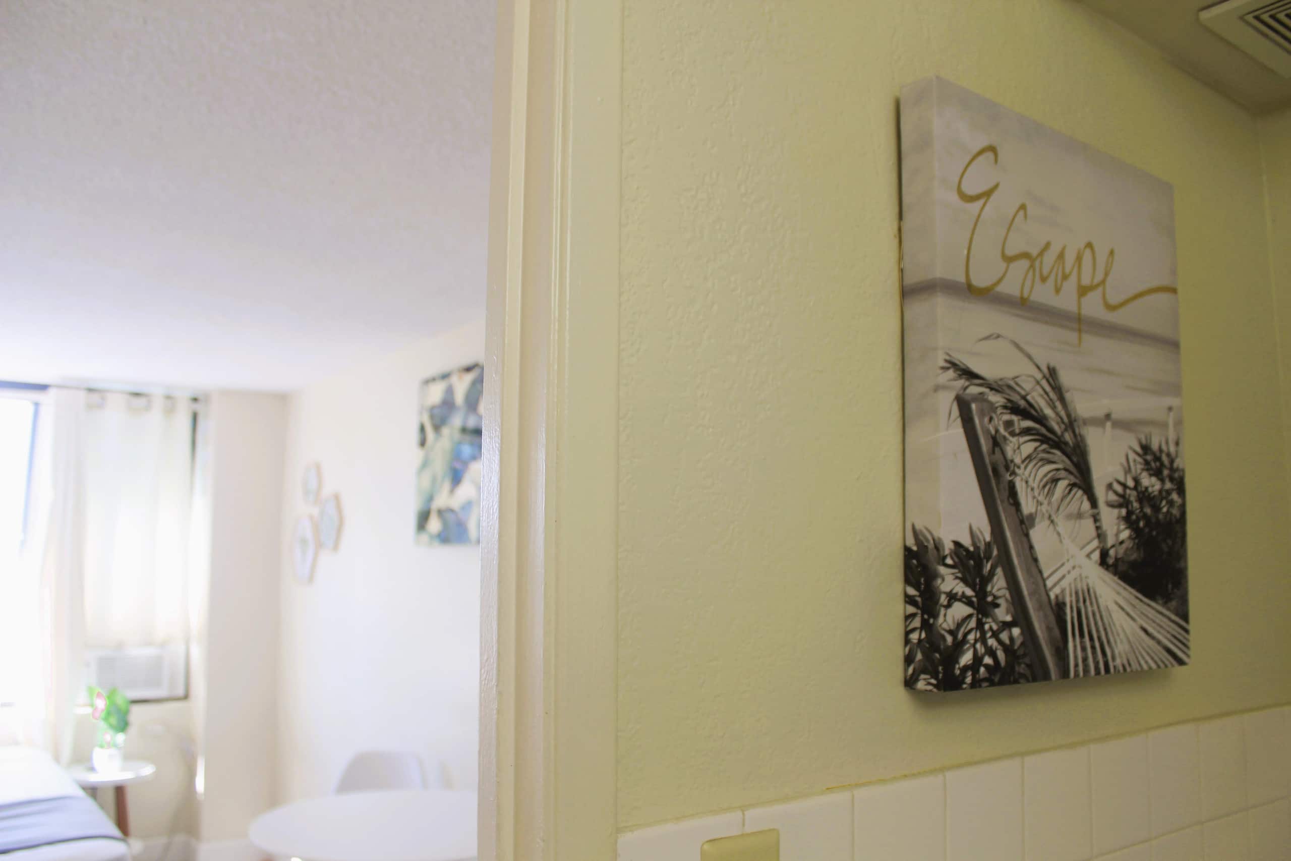 Condo in Honolulu · ★4.26 · Studio · 1 bed · 1 private bath - Image 10