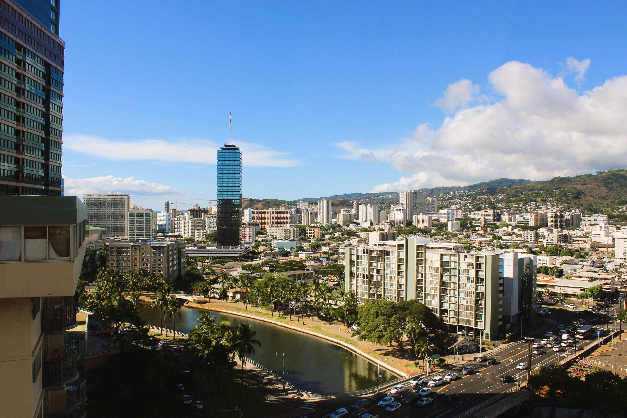 Condo in Honolulu · ★4.26 · Studio · 1 bed · 1 private bath - Image 14
