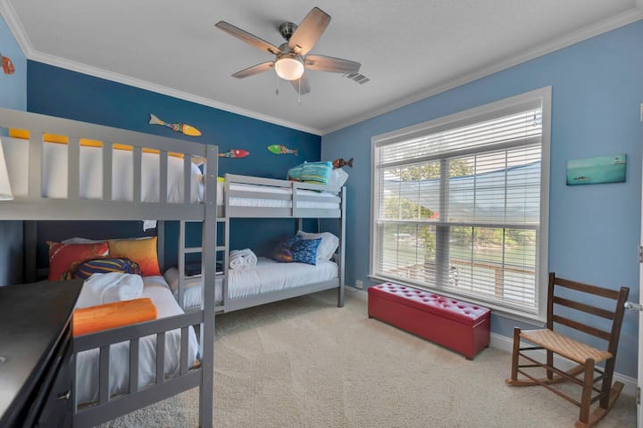 Litera colorida y divertida. Capacidad para 4 personas. 