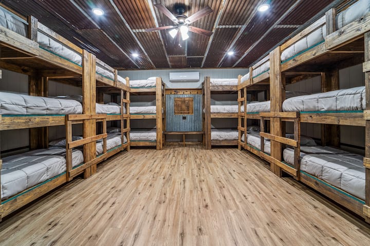 Slab Creek Retreat • Indoor Basketball • Sleeps 36 - Houses for