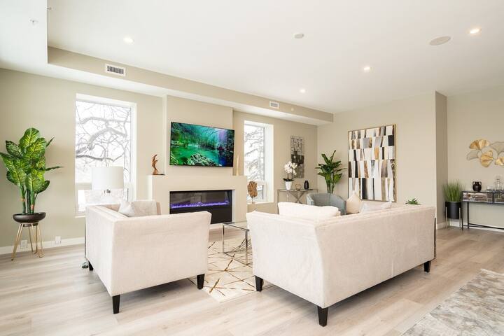 Luxury-3 BDRM w/ Fireplace+2 Heated Parking Spots gallery image 4