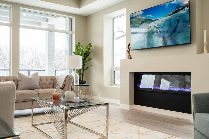 Luxury-3 BDRM w/ Fireplace+2 Heated Parking Spots gallery image 5