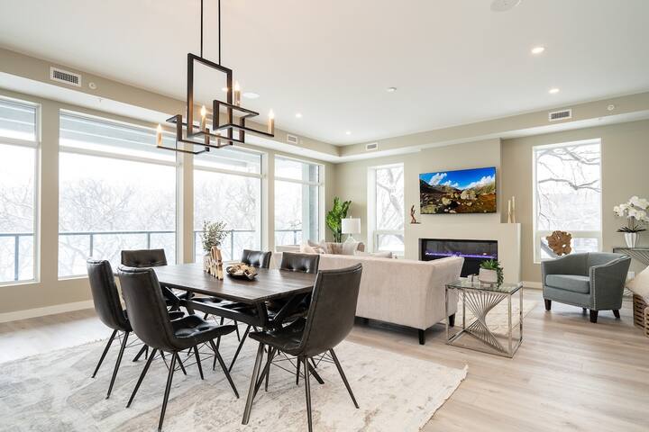 Luxury-3 BDRM w/ Fireplace+2 Heated Parking Spots