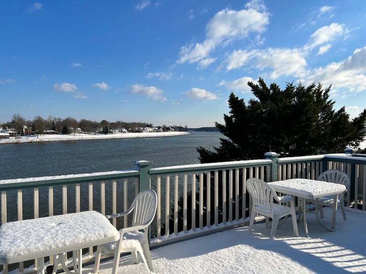 Ship Watch Inn Waterfront Room Bed and breakfasts for