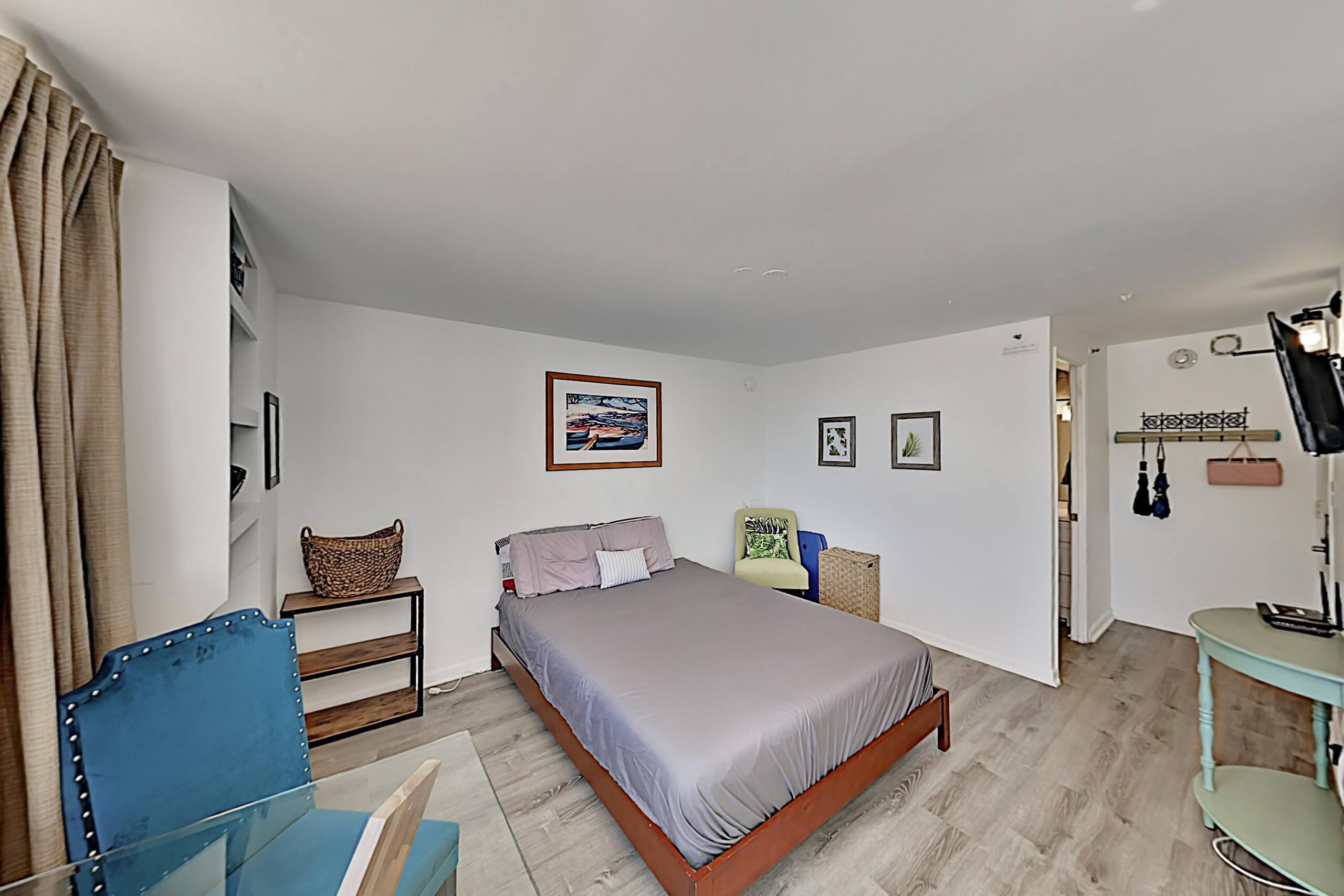 Condo in Honolulu · ★4.44 · Studio · 1 bed · 1 private bath - Image 2