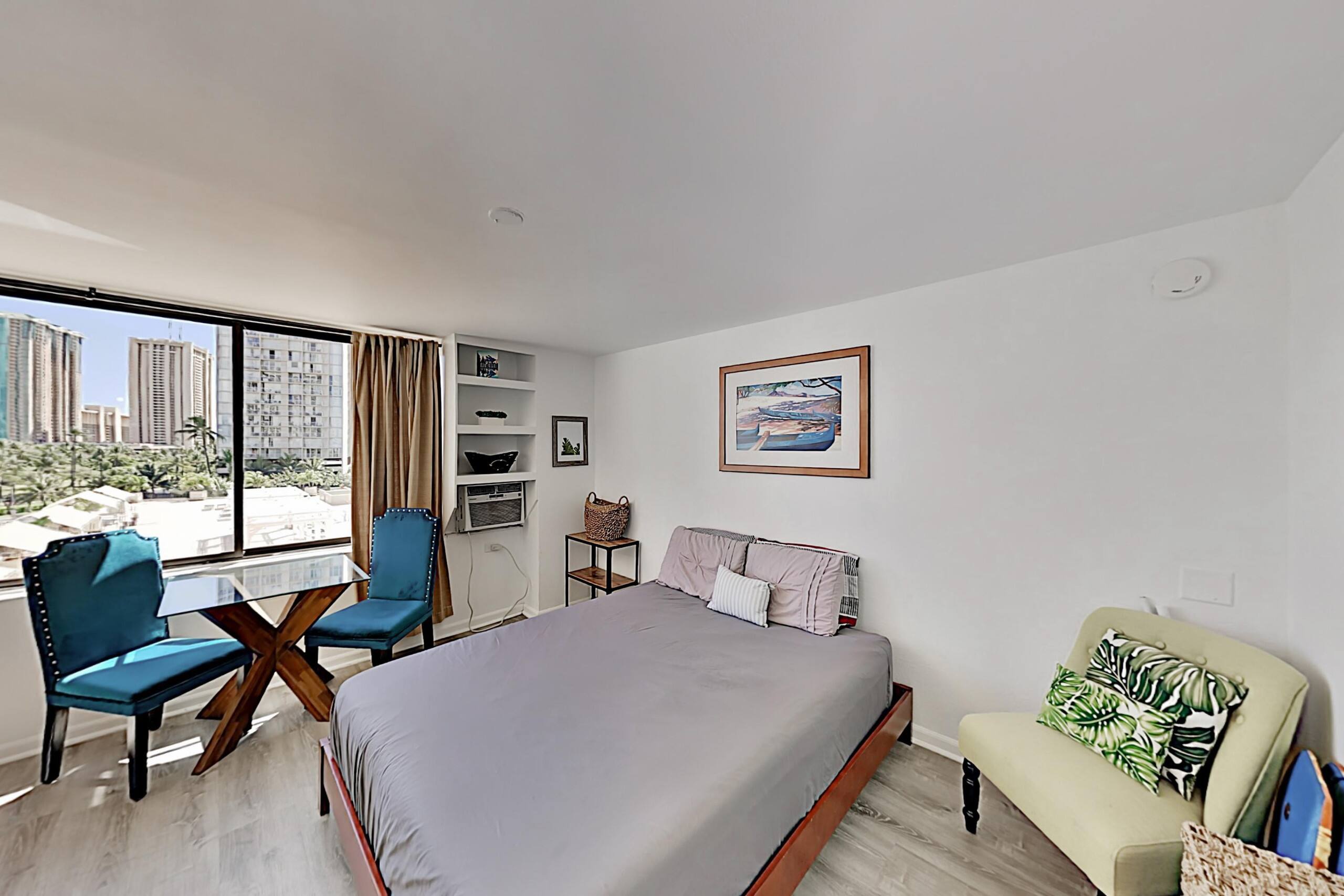 Condo in Honolulu · ★4.44 · Studio · 1 bed · 1 private bath - Image 1