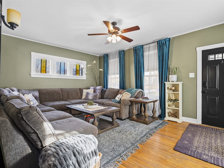 Peaceful Home Downtown + Coffee Bar + Pet Friendly - Red Wing, MN