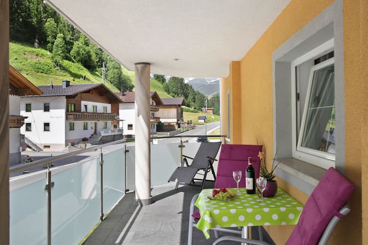 Apartment "Bergglück" With Mountain View, Wi-fi & Balcony - Ischgl