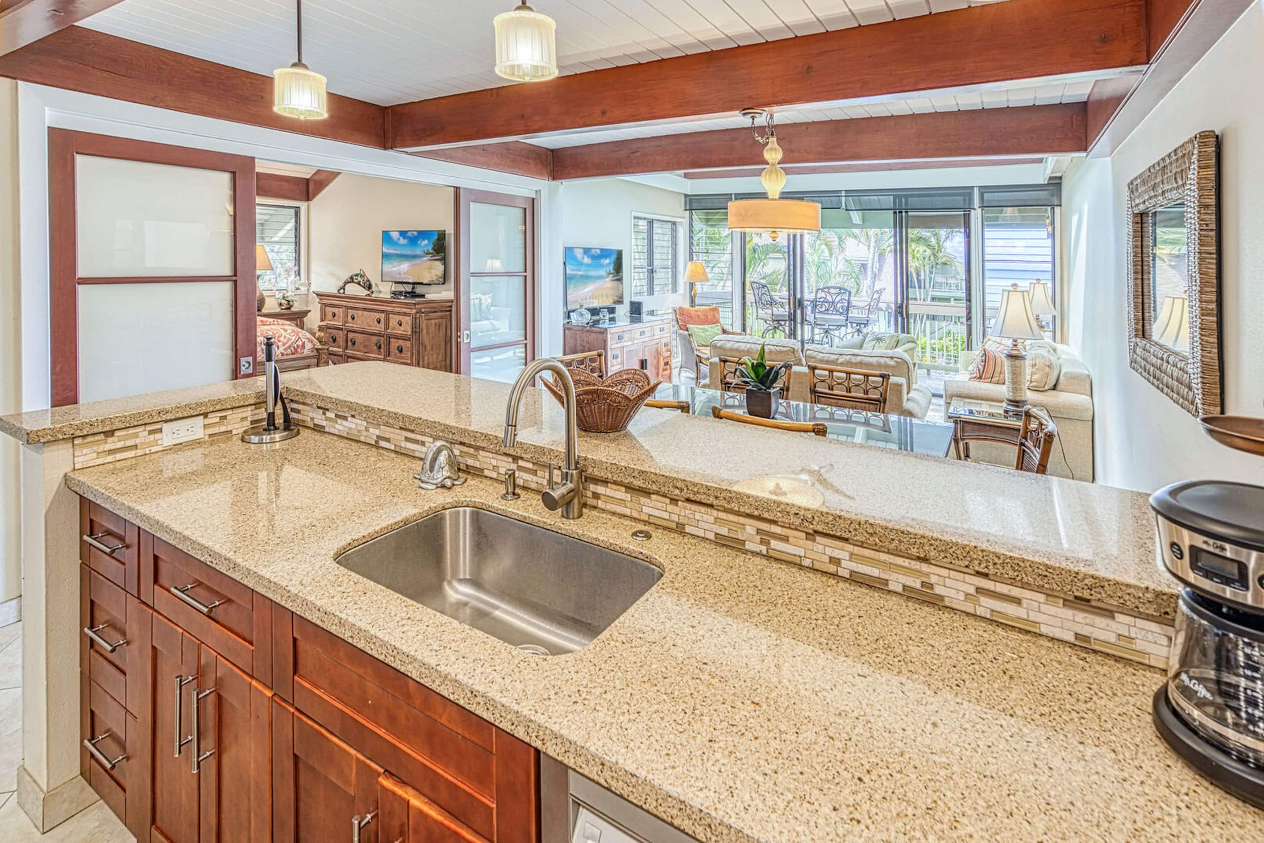 Condo in Lahaina · ★4.71 · 3 bedrooms · 4 beds · 2 private baths - Image 4