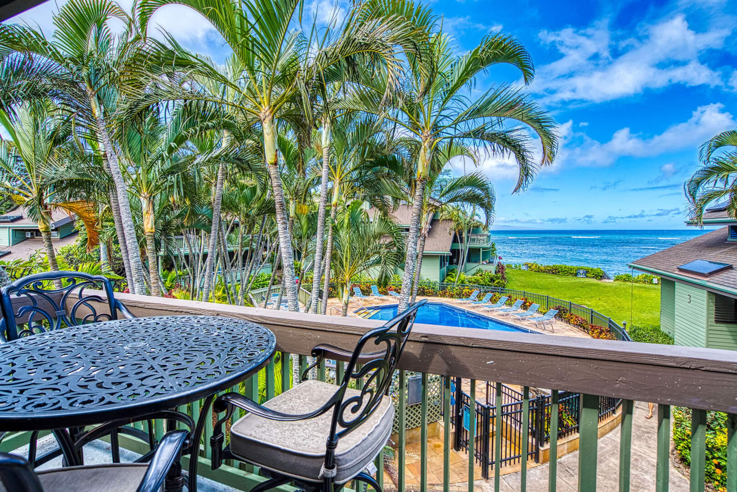 Condo in Lahaina · ★4.71 · 3 bedrooms · 4 beds · 2 private baths - Image 2