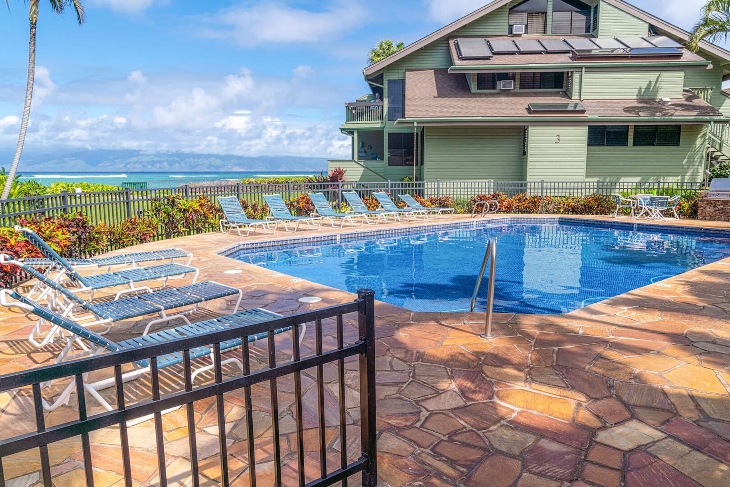 Condo in Lahaina · ★4.71 · 3 bedrooms · 4 beds · 2 private baths - Image 5