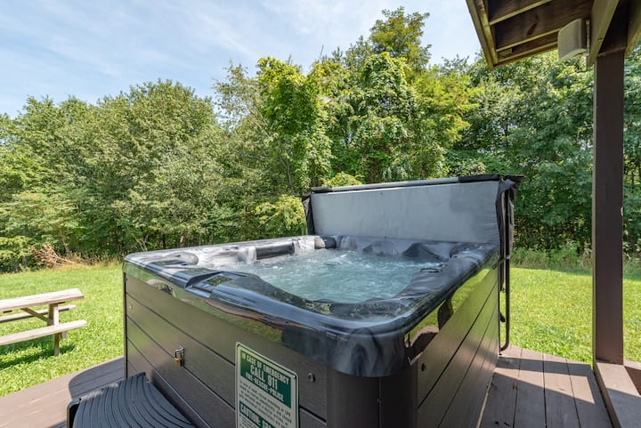 Woodsy Retreat W/ Fire Pit, Hot Tub & Game Room - 오클랜드