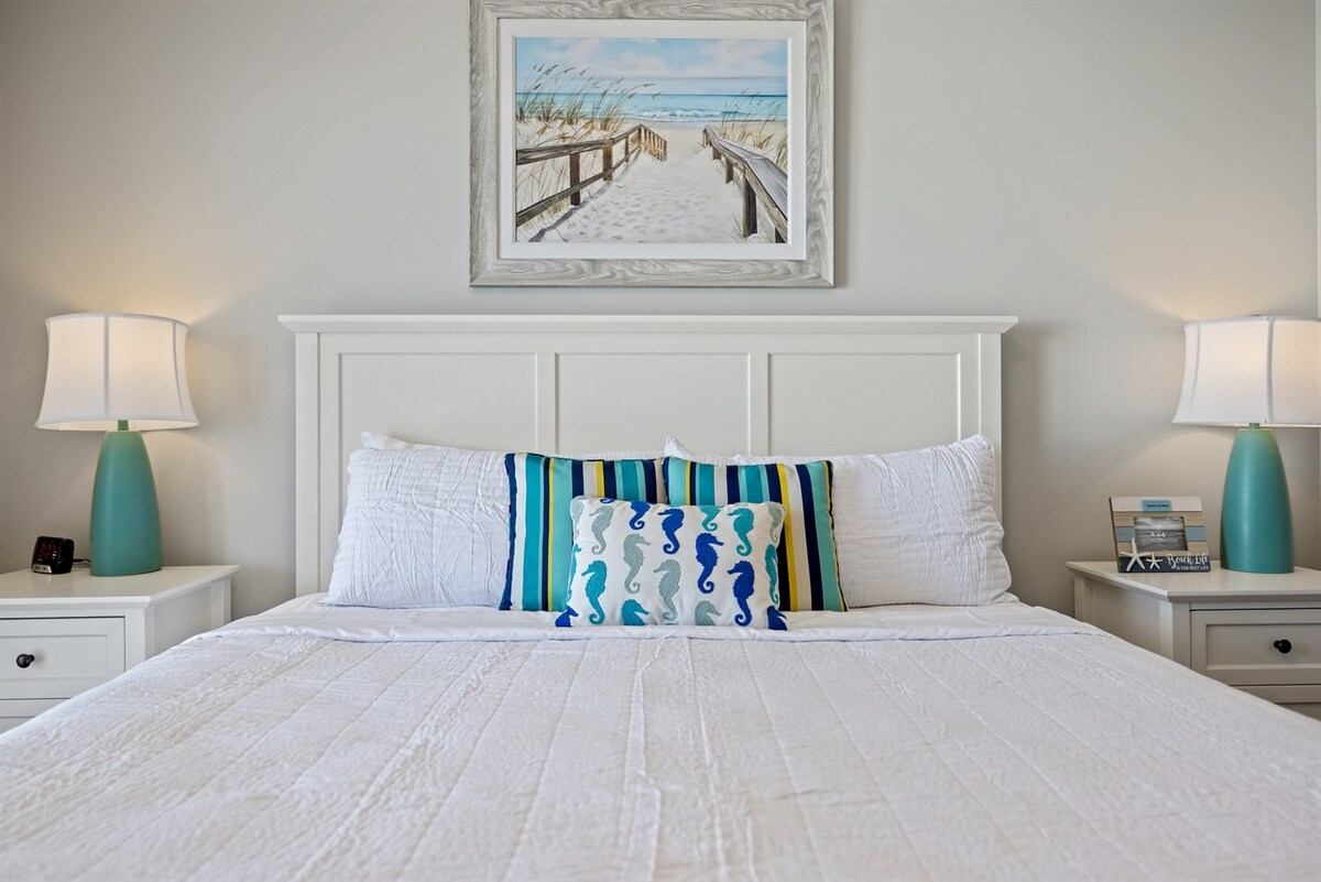 Თეთრეული მაღალი ხარისხის 100% ბამბის კლასიკური ხრაშუნა თეთრია ლუქს-კლასის ღამის დასვენებისთვის.