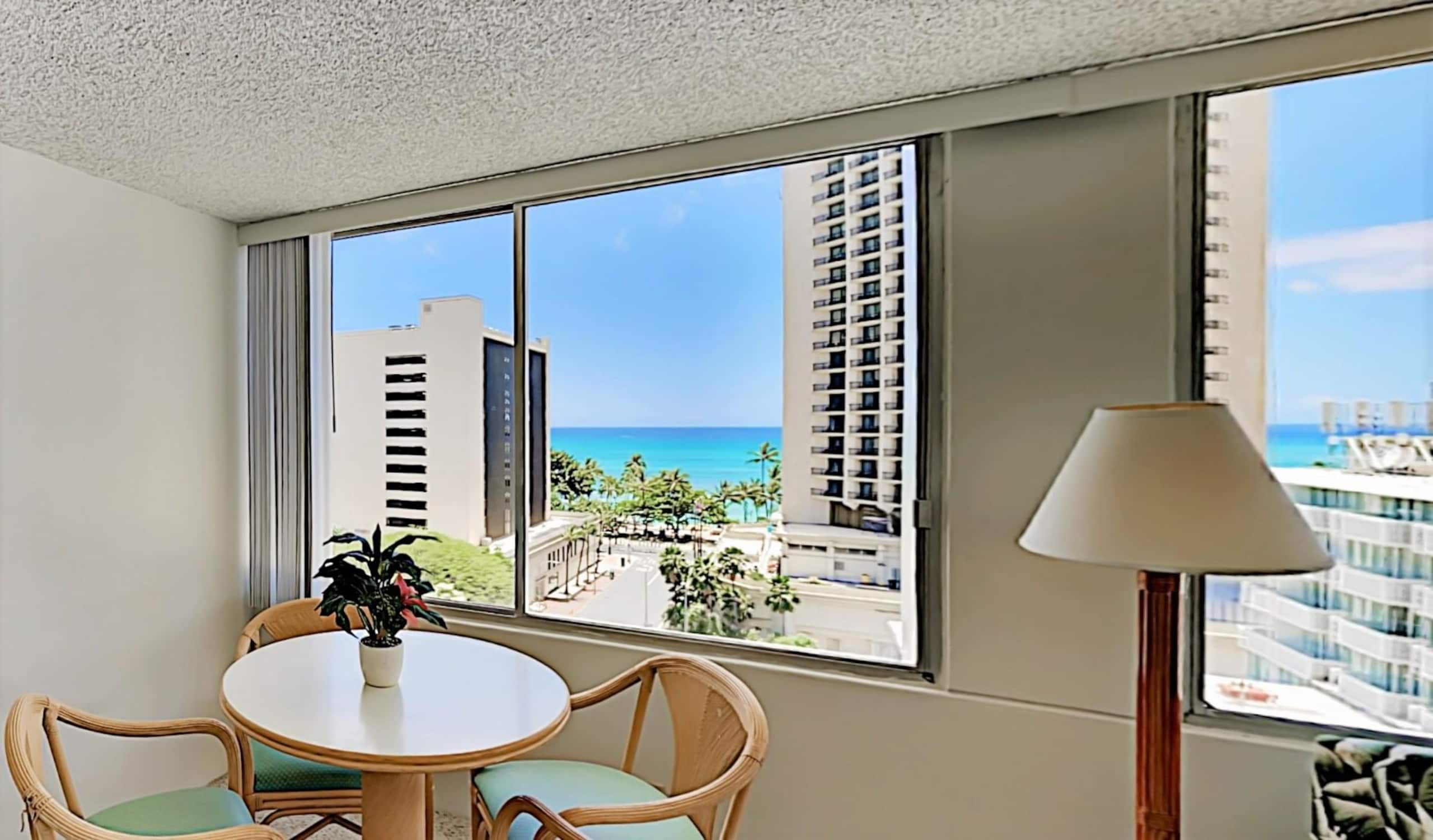 Condo in Honolulu · ★4.39 · 1 bedroom · 2 beds · 1 private bath - Image 9