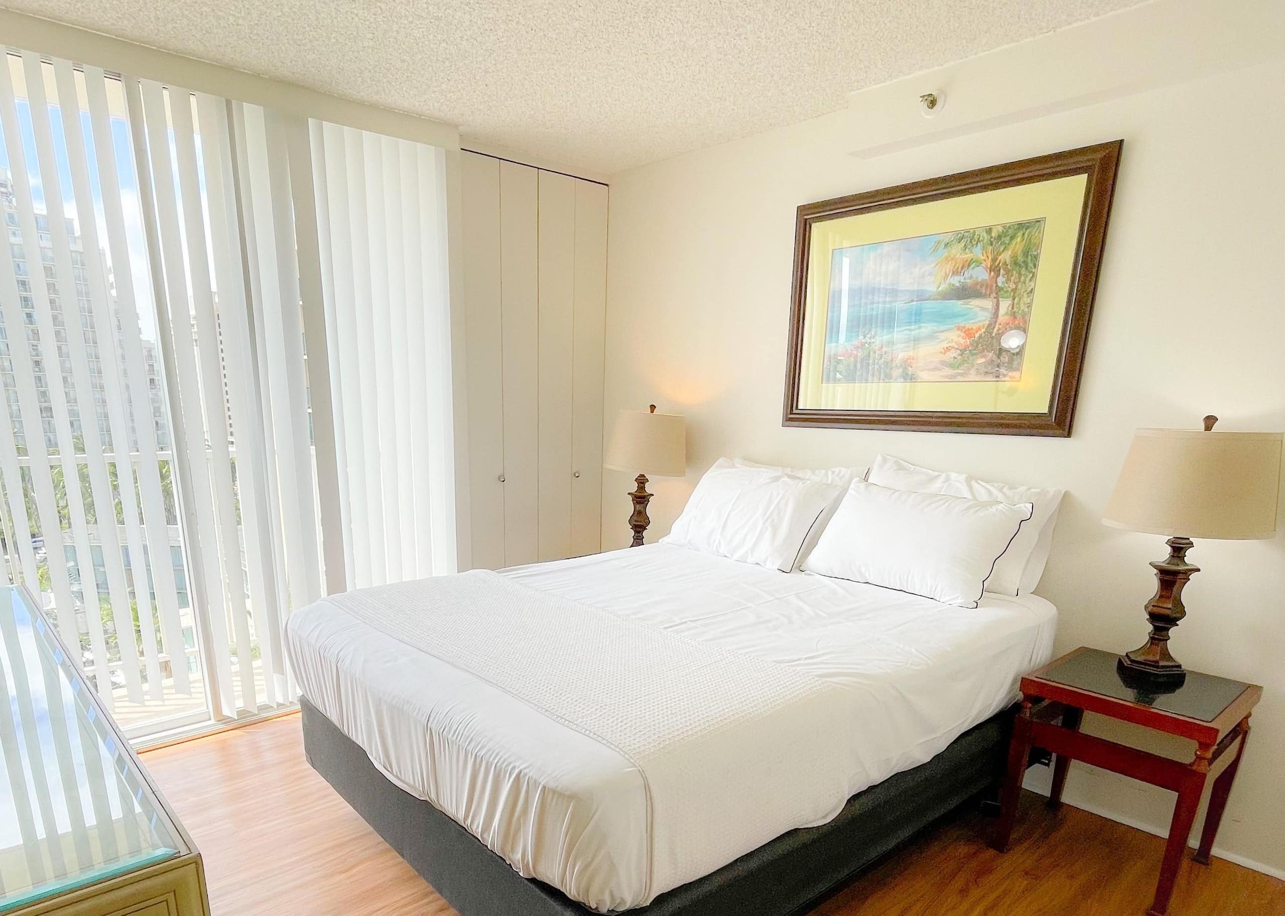 Condo in Honolulu · ★4.39 · 1 bedroom · 2 beds · 1 private bath - Image 12