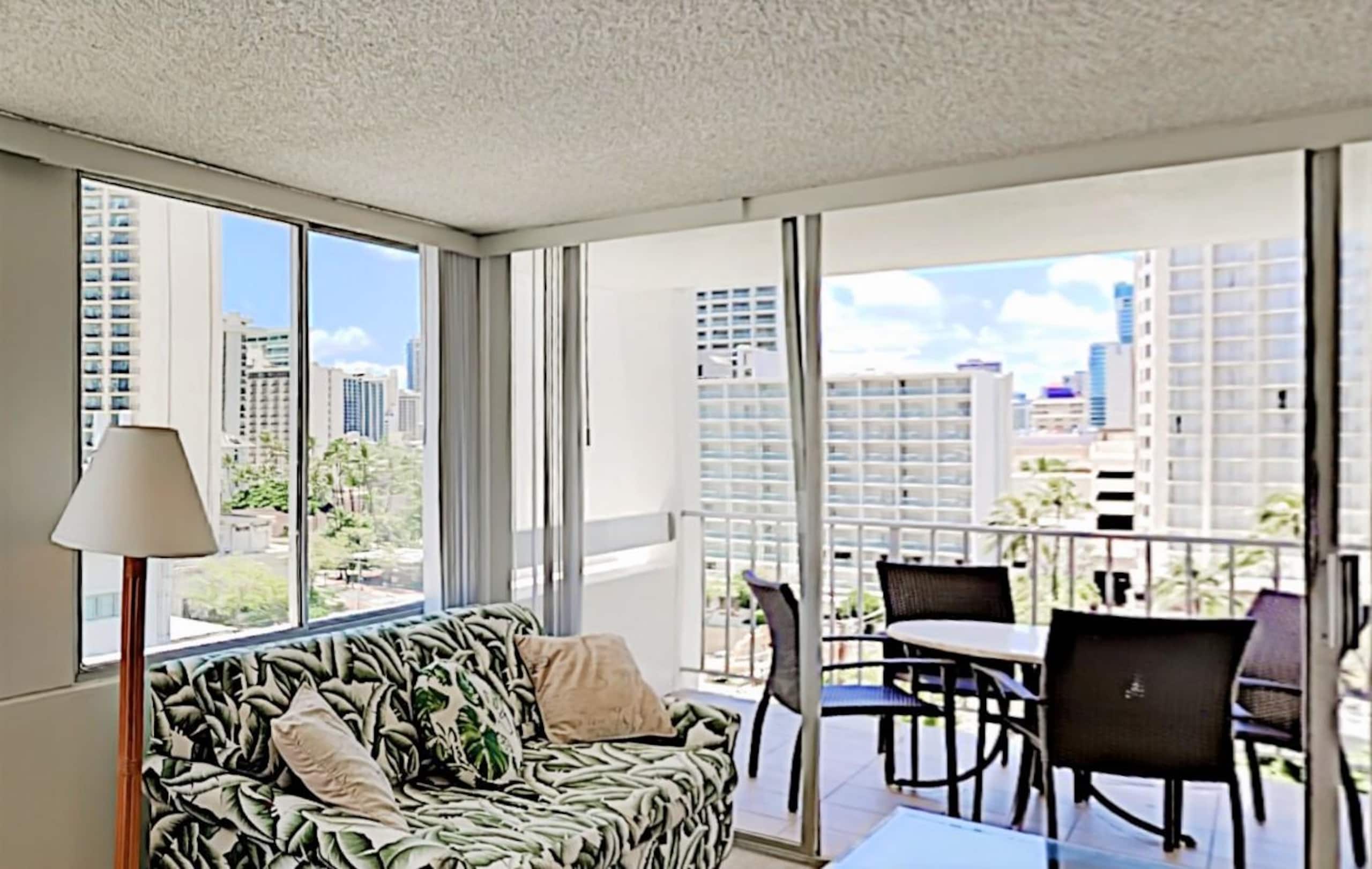 Condo in Honolulu · ★4.39 · 1 bedroom · 2 beds · 1 private bath - Image 5