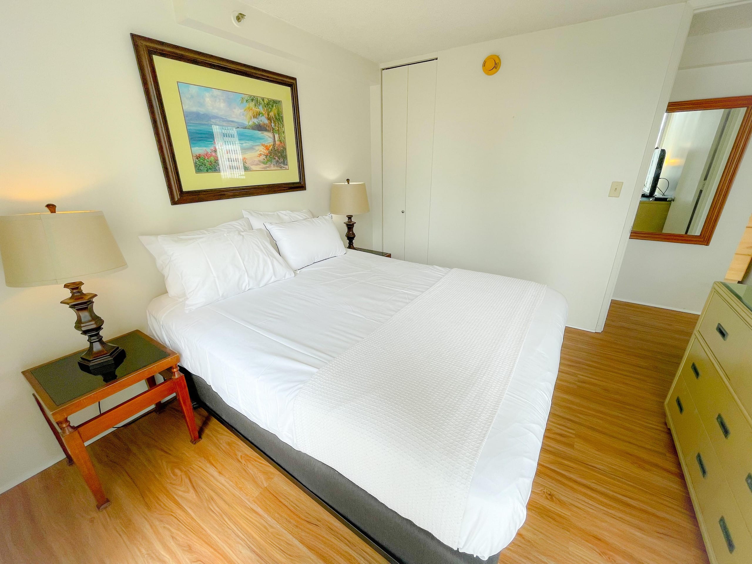 Condo in Honolulu · ★4.39 · 1 bedroom · 2 beds · 1 private bath - Image 10