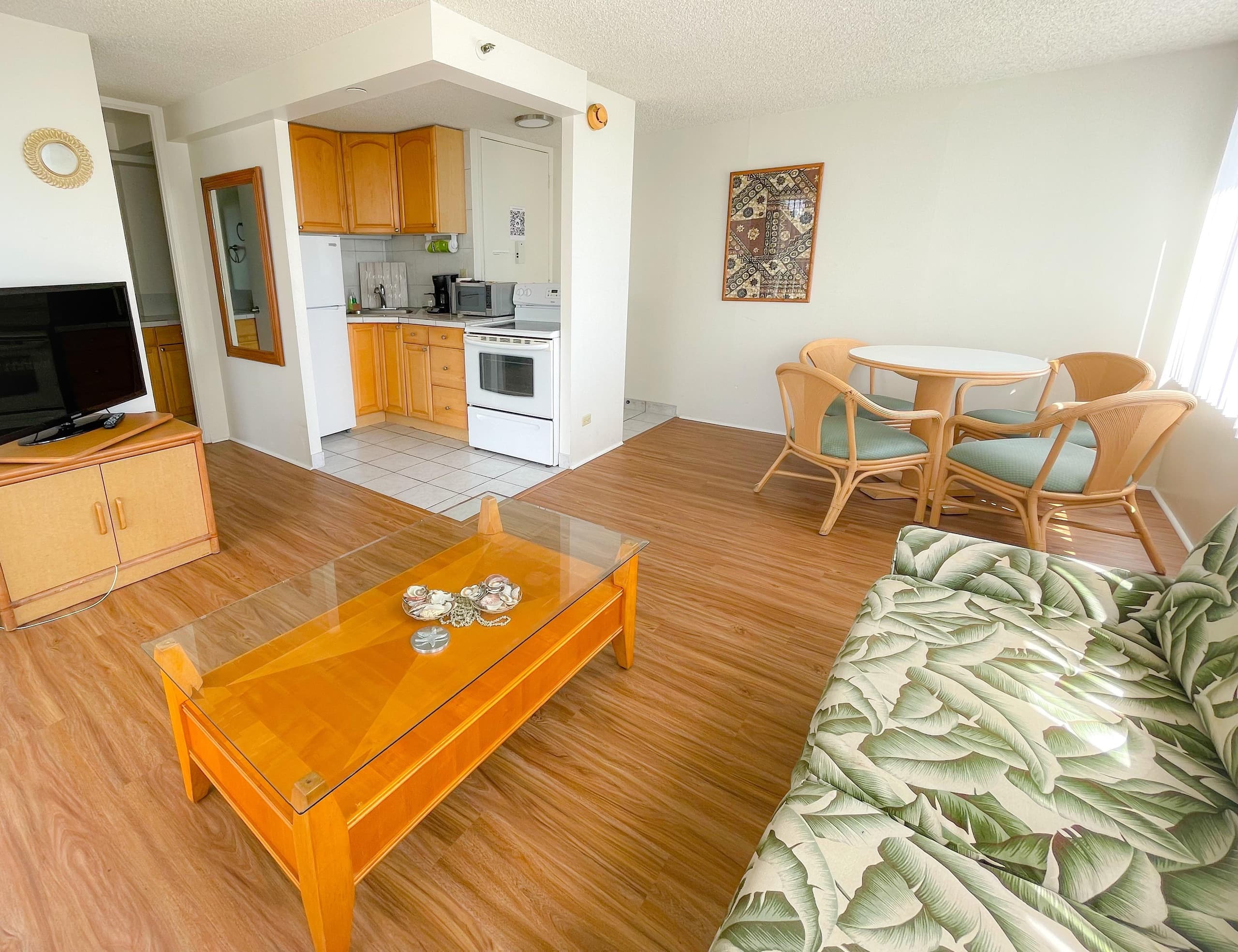 Condo in Honolulu · ★4.39 · 1 bedroom · 2 beds · 1 private bath - Image 1