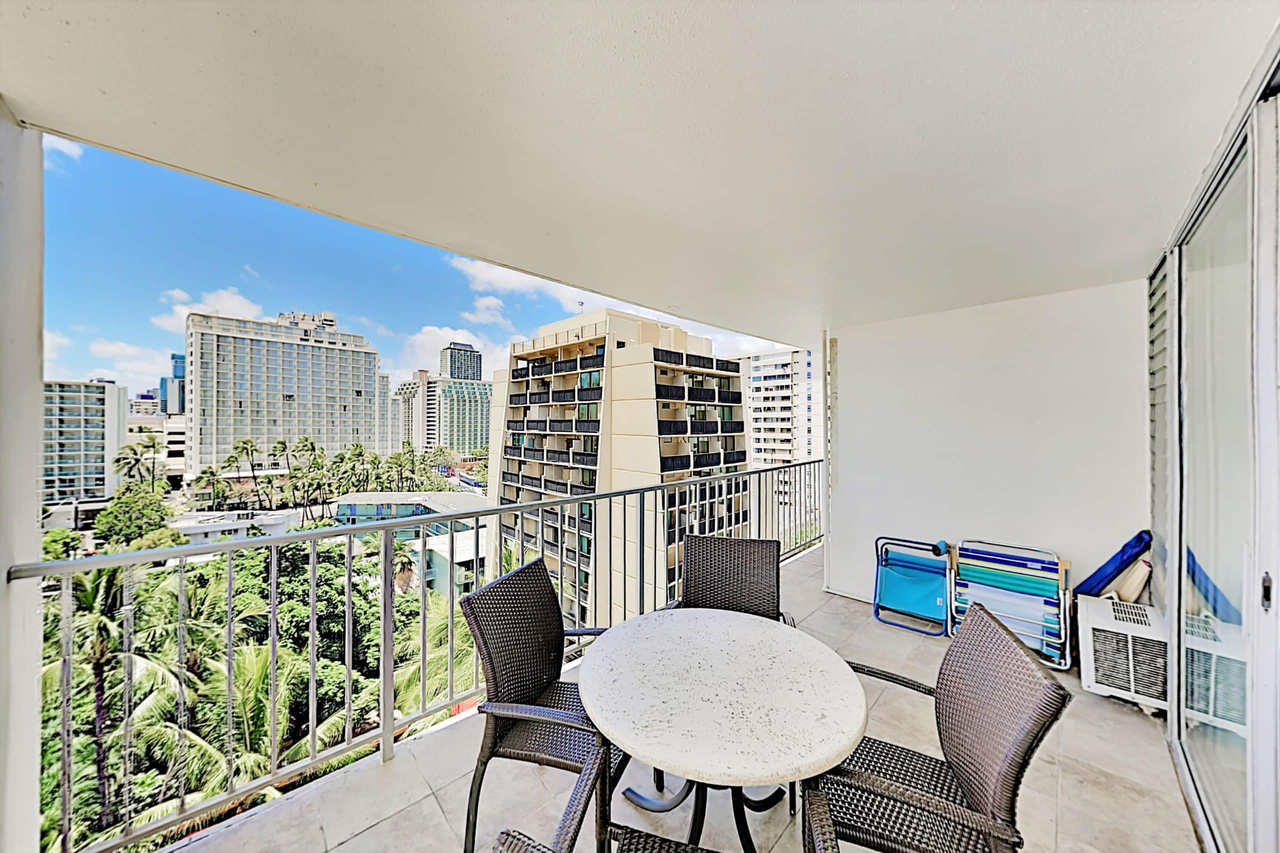 Condo in Honolulu · ★4.39 · 1 bedroom · 2 beds · 1 private bath - Image 17