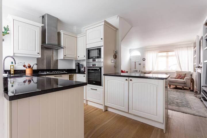 Edge Street IV by onefinestay gallery image 5