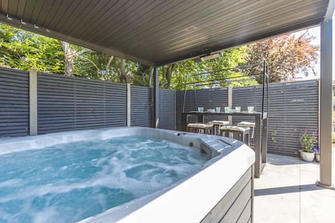 Stylish 4BDR Family Home| Eton Wick - By Tempstay