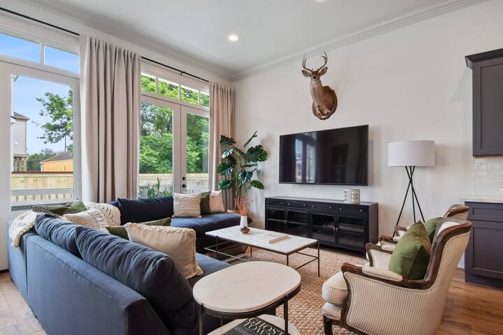 Relaxing Home | Private Heated Pool gallery image 3