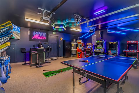 Popular Airbnb listing: Beach Cottage: Glow Arcade + Aquarium Bunk Room in Myrtle Beach