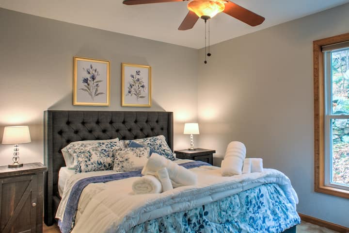 Ngazi kuu - Chumba cha kulala - Kitanda aina ya Queen