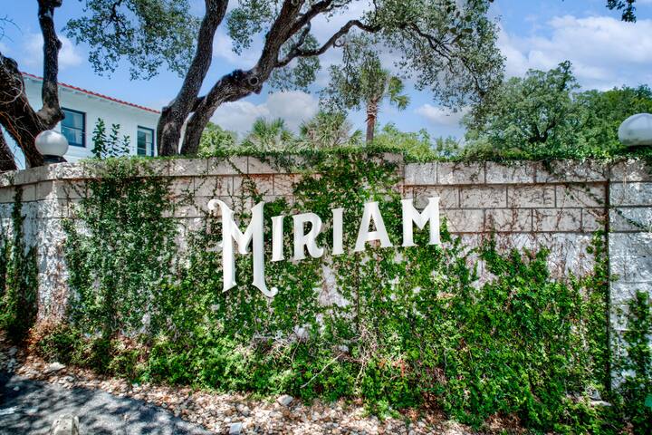 Old West Austin + Hollywood – Governor’s Mansion! gallery image 3