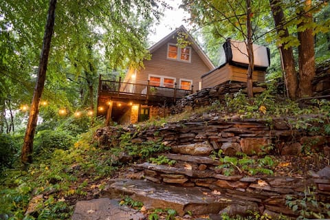 Breathtaking River Views · The Hawks Nest Cabin
