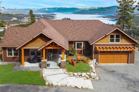 Amazing View Home Close to Sandpoint w/ RV Parking