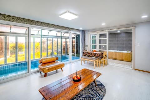 Healing room room that mingles with nature, private pool villa (individual swimming pool/spa) a type 2 dong