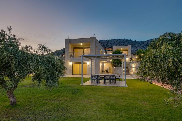 Elios Estate – with heated pool for large groups gallery image 2