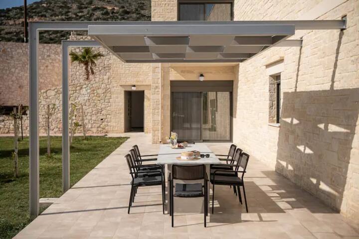 Elios Estate – with heated pool for large groups gallery image 5