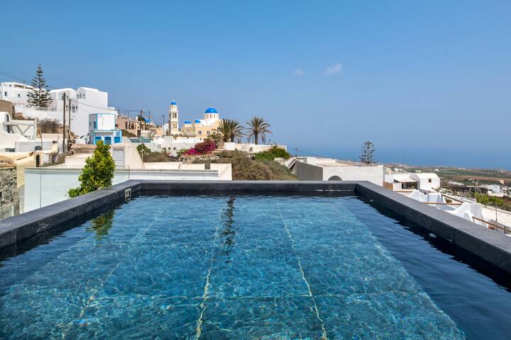 Fira 2-Bed Villa, Sleeps 4, Hot Tub & Pet Friendly gallery image 2